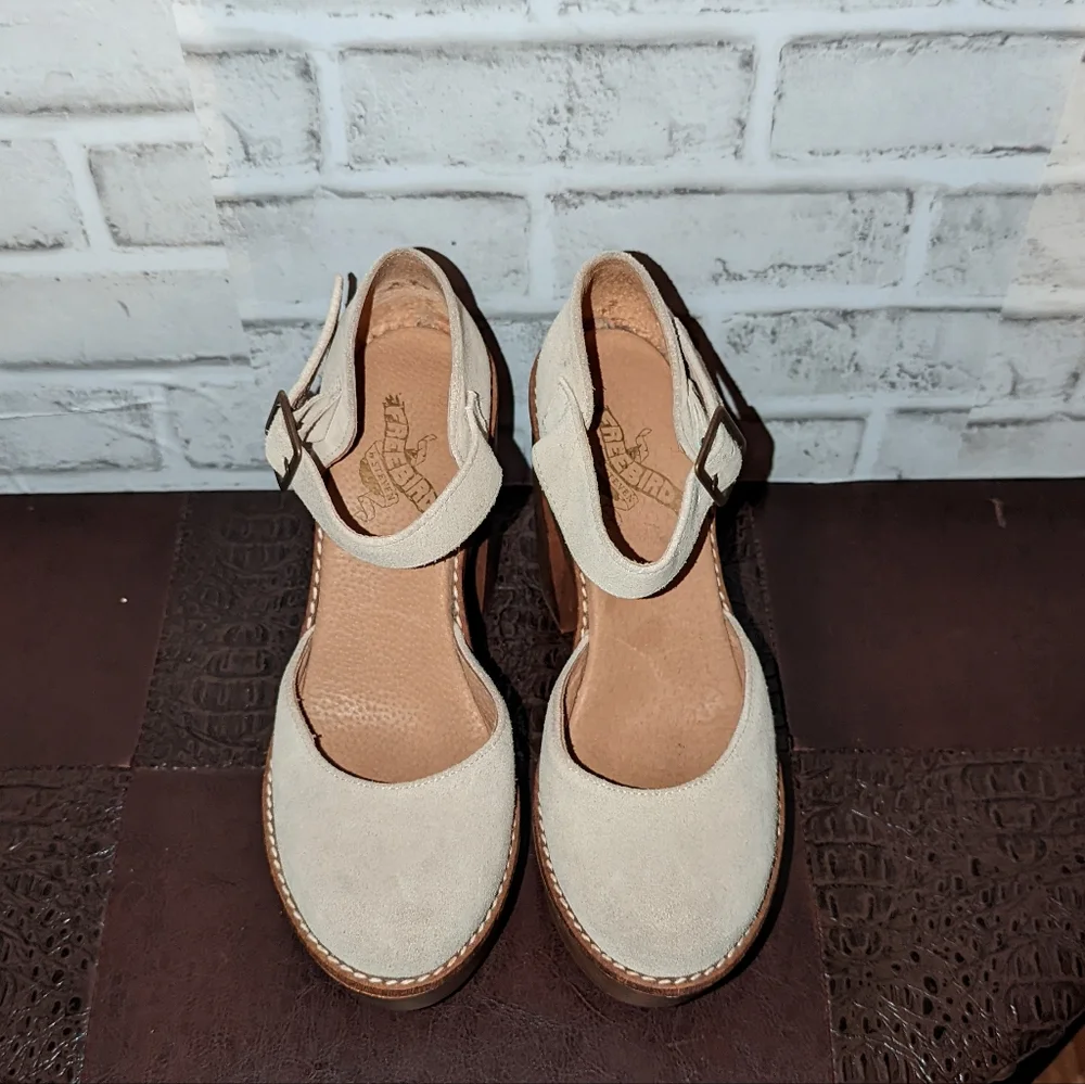FreeBird Poppy Y2K Platform Maryjane Pumps W/ Ankle Straps Cream Taupe size 9